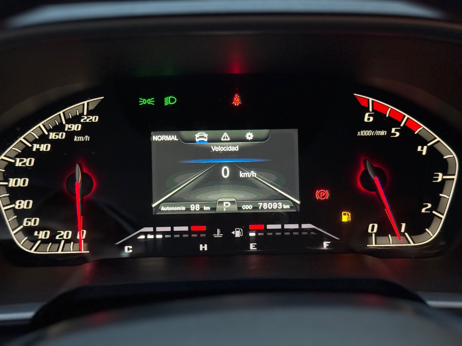 Peugeot LANDTREK Active BlueHDi 180 4X4 AT 2024 - Imagen 11 de 18