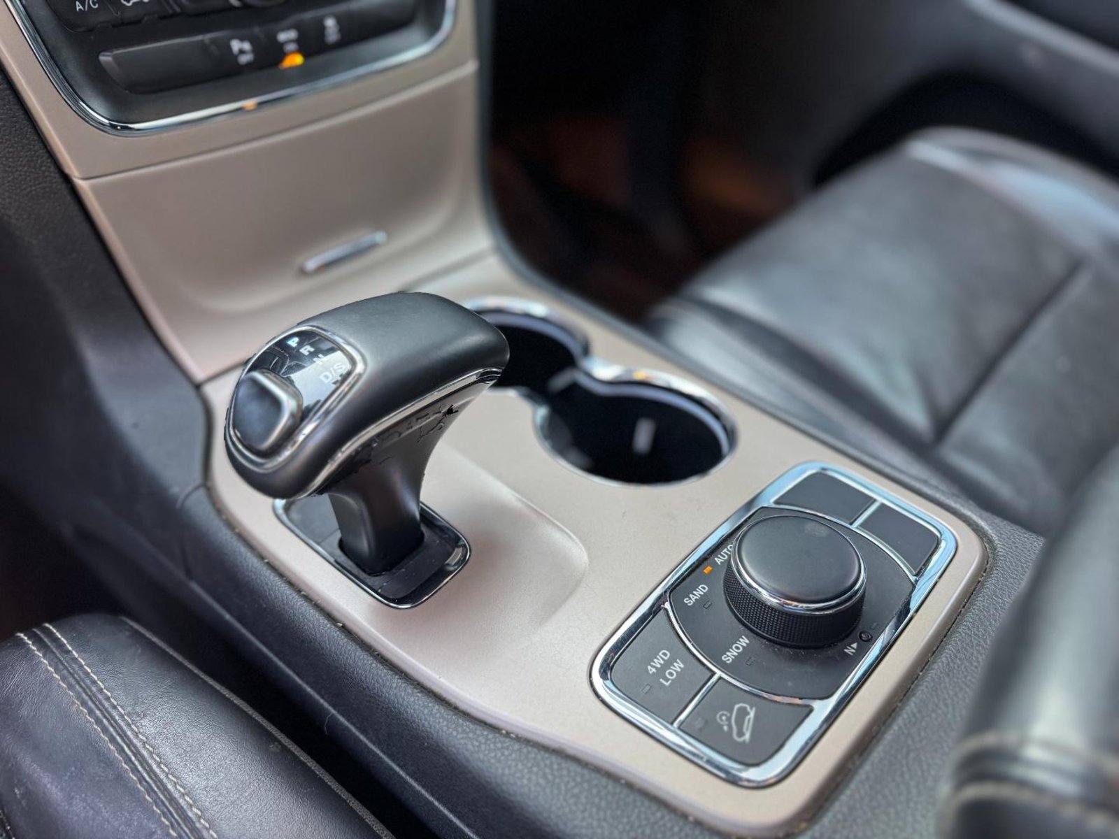 Jeep Grand Cherokee 3.6 LIMITED LX 4X4 AT 5P 2015 - Imagen 13 de 19