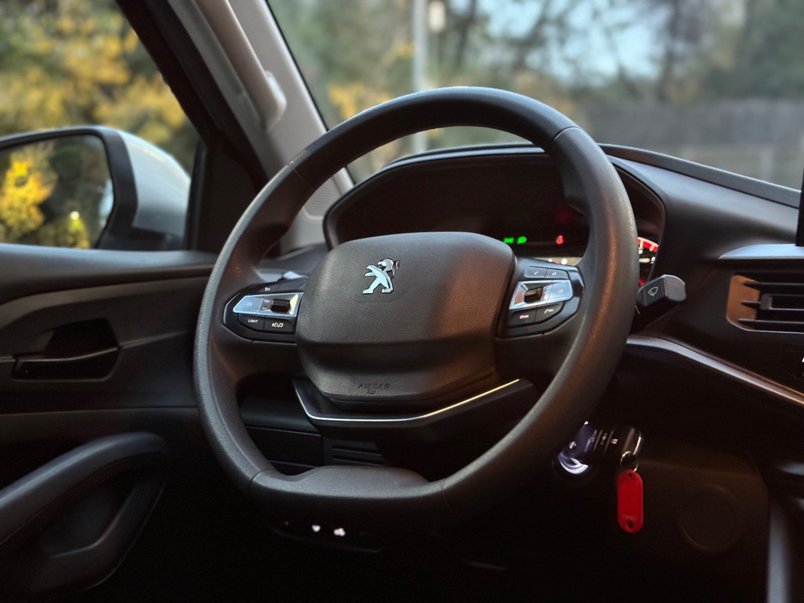 Peugeot LANDTREK Active BlueHDi 180 4X4 AT 2024 - Imagen 10 de 18
