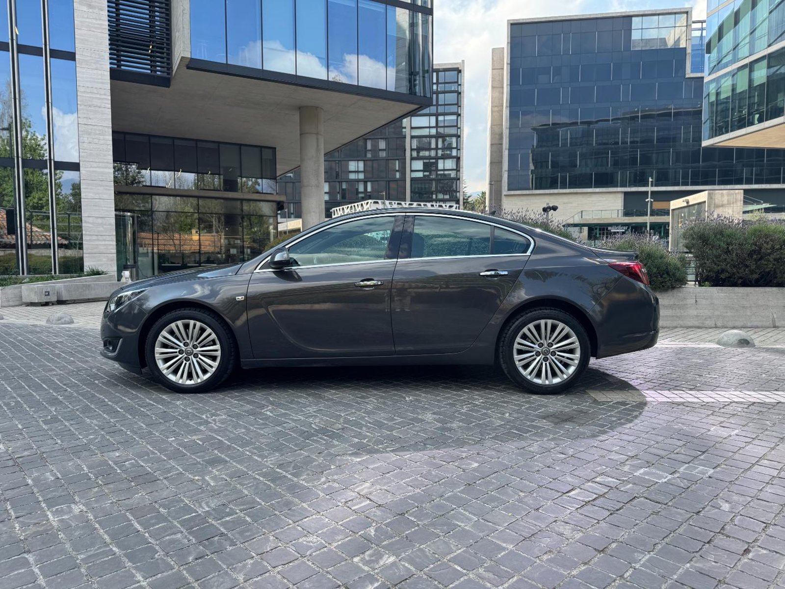 Opel INSIGNIA Elegance 2.0 Turbo 2016 - Imagen 7 de 17