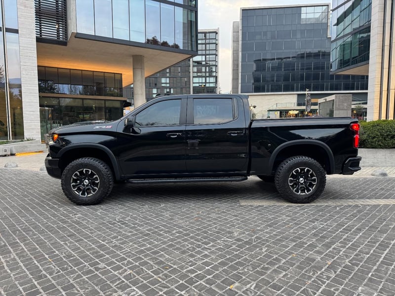 Chevrolet SILVERADO 6.2 ZR2 AUTO DC 4WD R 2023 - Imagen 8 de 19
