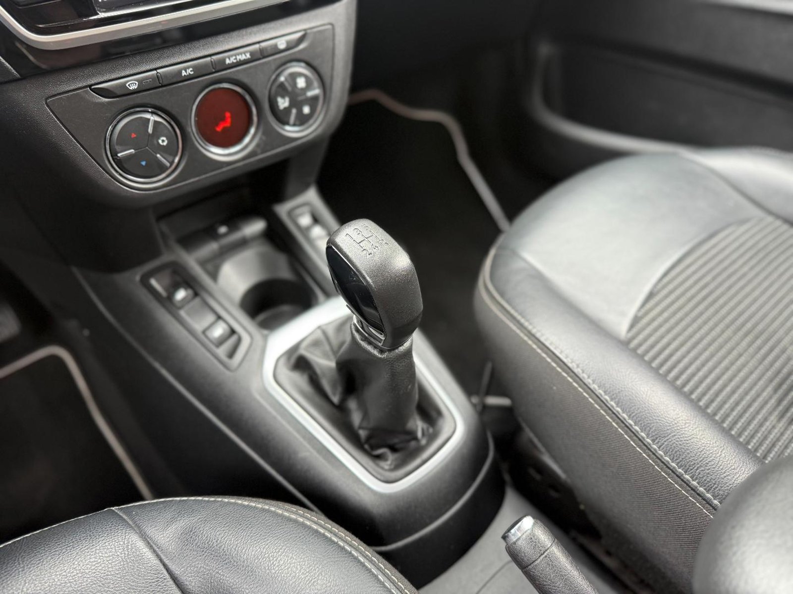 Peugeot 301 Allure 1.6 HDi 2022 - Imagen 10 de 18