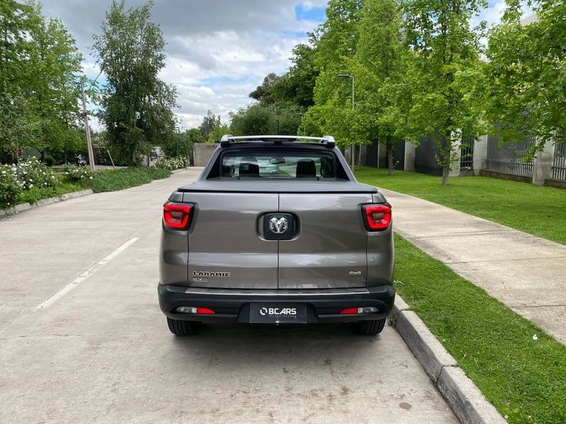 RAM 1000 2.0 Laramie 4X4 Doble Cabina AT 2021 - Imagen 8 de 20