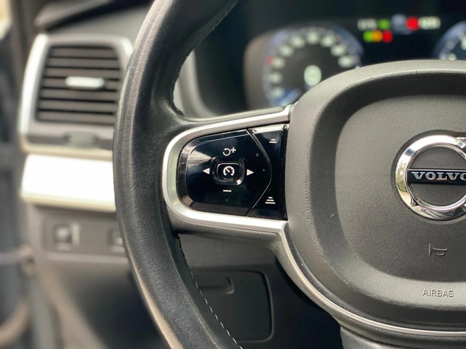 VOLVO XC90 2.0 T5 Momentum Kinetic Auto 4WD 2019 - Imagen 17 de 20