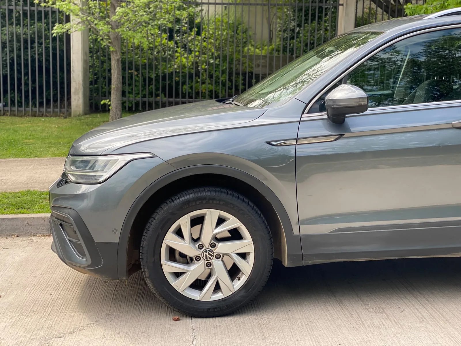 Volkswagen Tiguan 1.4 TSI Comfortline 4X2 AT 2023 - Foto 3 de 20