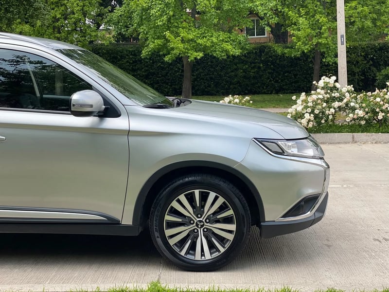 Mitsubishi Outlander 2.4 GLX 4X4 AT 2020 - Imagen 12 de 20