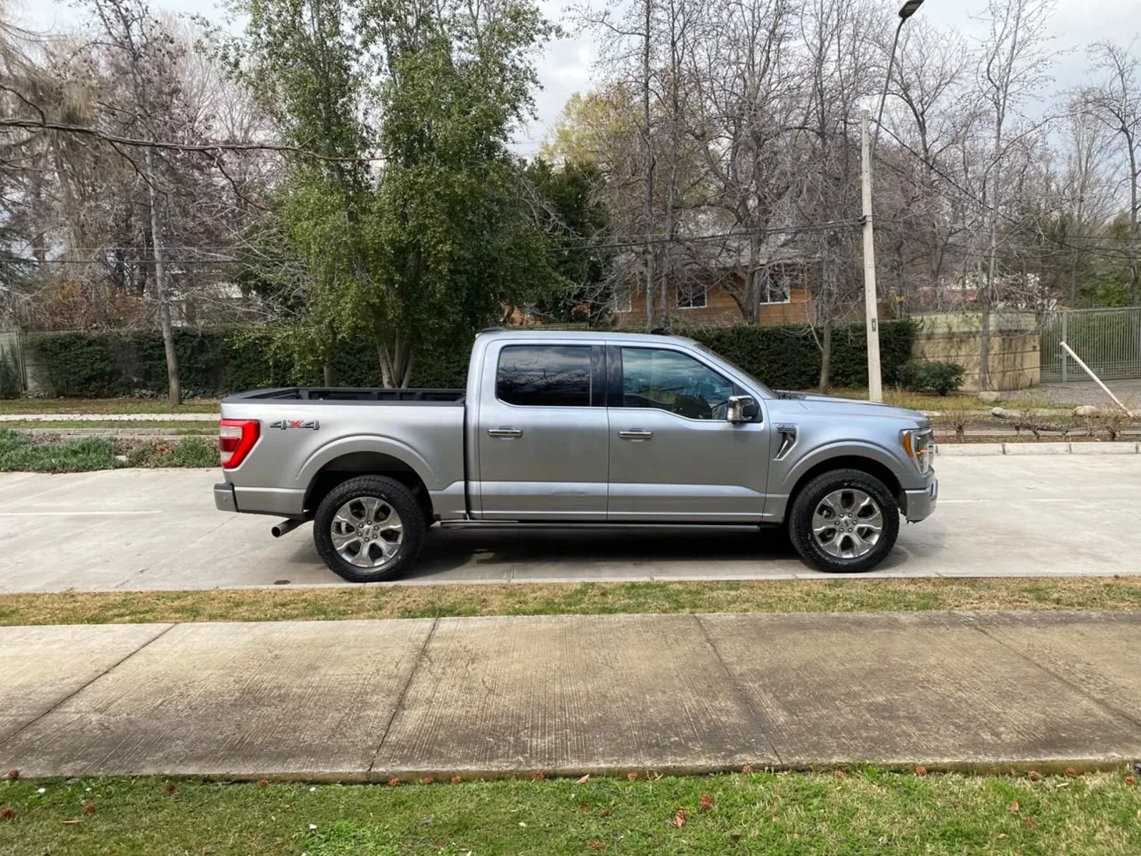 Ford F-150 3.5 Platinum Doble Cabina 4X4 AT 2022 - Imagen 11 de 20