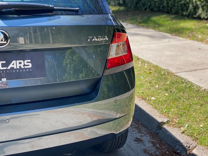 Skoda Fabia 1.0 TSI Active 4 2 MT 2018 - Imagen 9 de 16