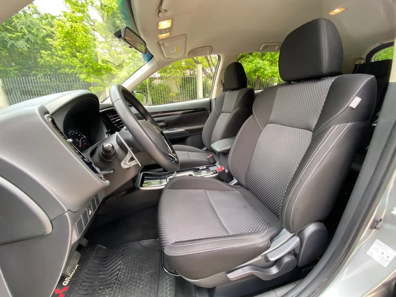 Mitsubishi Outlander 2.4 GLX 4X4 AT 2020 - Imagen 17 de 20