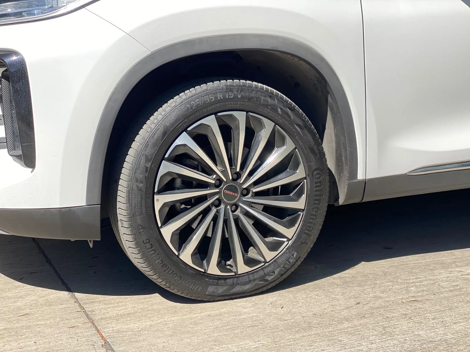 Exeed TXL 2.0T DCT Unlimited 4WD 2023 - Foto 3 de 20
