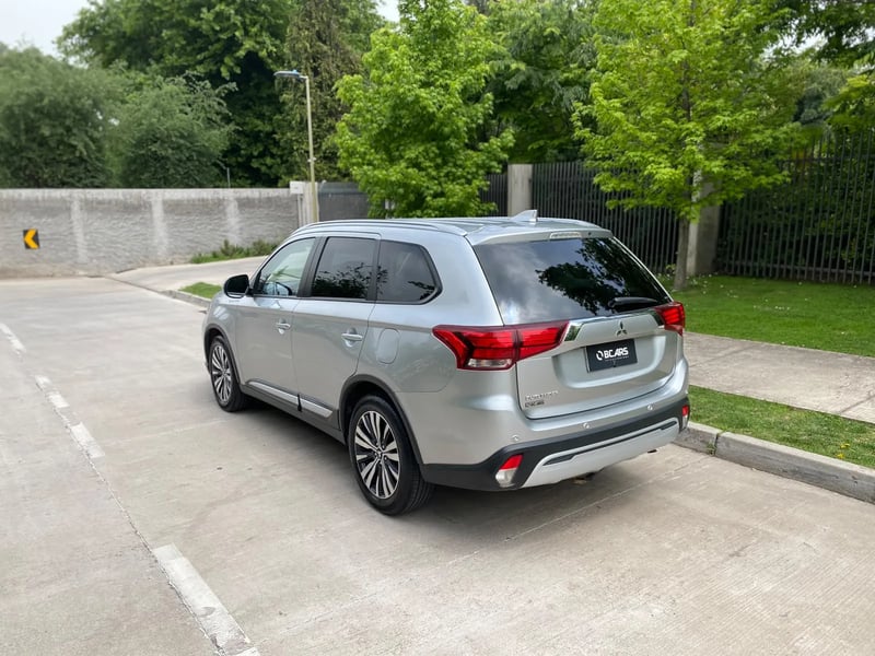 Mitsubishi Outlander 2.4 GLX 4X4 AT 2020 - Imagen 6 de 20