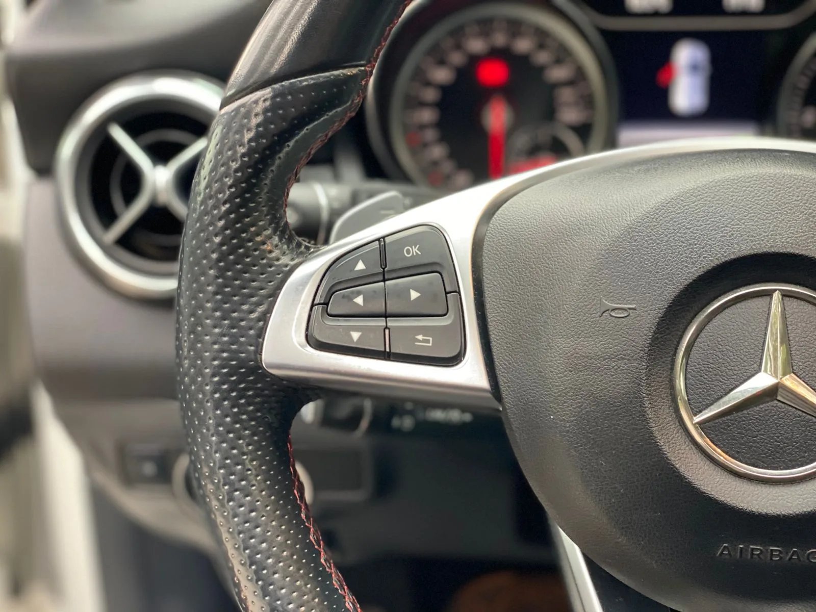 MERCEDES-BENZ GLA 220 2.1 CDI Diésel 4MATIC 4X4 AT 2019 - Imagen 18 de 20