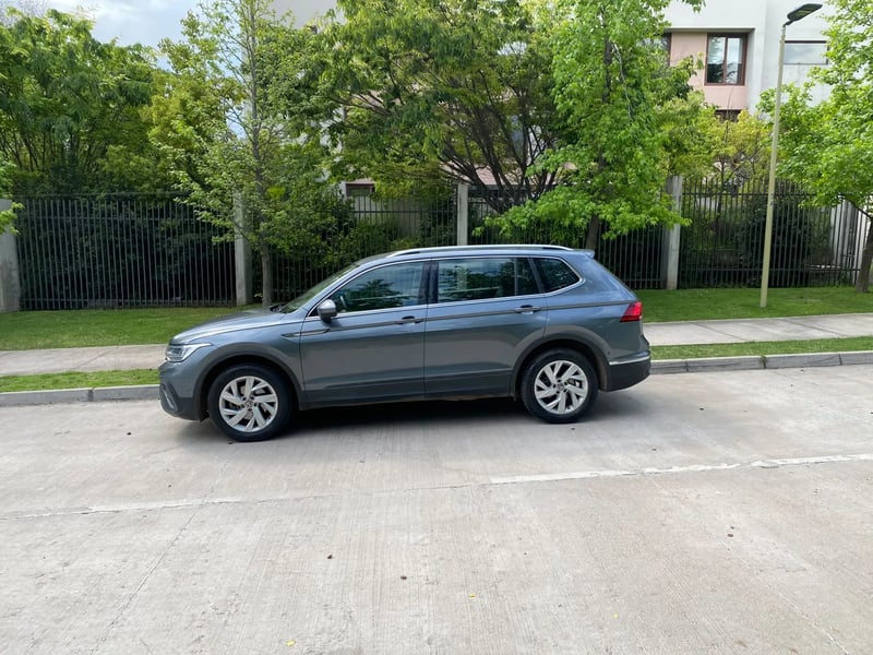 Volkswagen Tiguan 1.4 TSI Comfortline 4X2 AT 2023 - Imagen 4 de 20