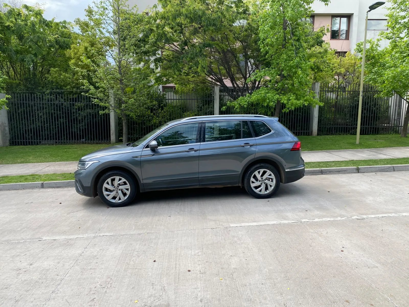 Volkswagen Tiguan 1.4 TSI Comfortline 4X2 AT 2023 - Foto 4 de 20