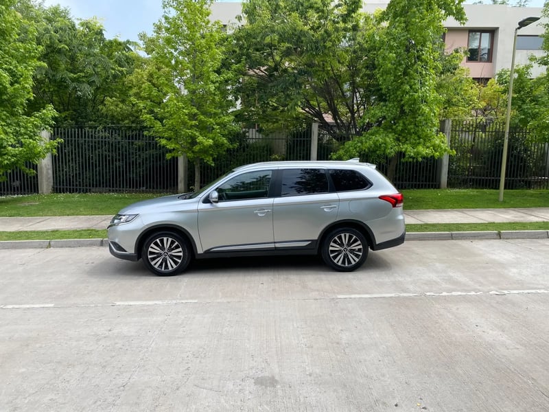 Mitsubishi Outlander 2.4 GLX 4X4 AT 2020 - Imagen 5 de 20