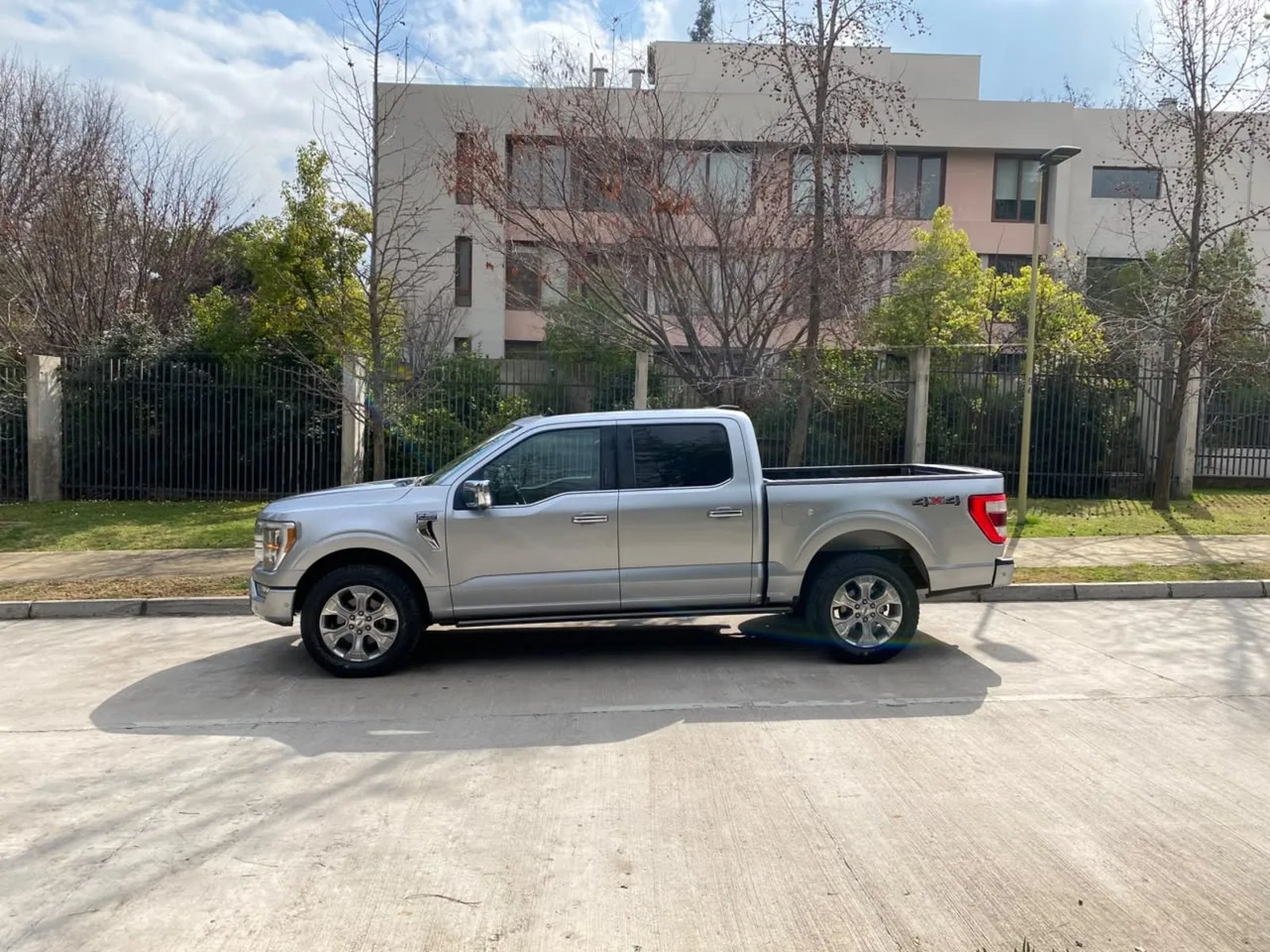 Ford F-150 3.5 Platinum Doble Cabina 4X4 AT 2022 - Imagen 5 de 20
