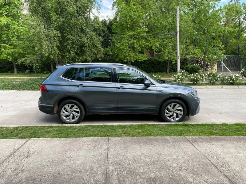 Volkswagen Tiguan 1.4 TSI Comfortline 4X2 AT 2023 - Imagen 10 de 20