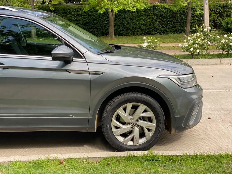 Volkswagen Tiguan 1.4 TSI Comfortline 4X2 AT 2023 - Imagen 11 de 20