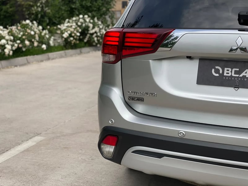 Mitsubishi Outlander 2.4 GLX 4X4 AT 2020 - Imagen 7 de 20