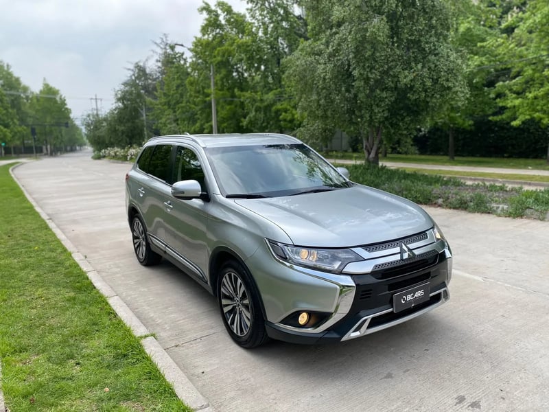 Mitsubishi Outlander 2.4 GLX 4X4 AT 2020 - Imagen 13 de 20