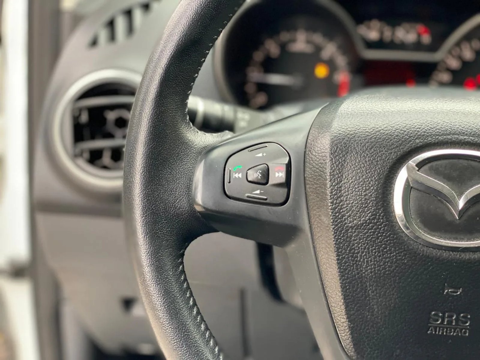 Mazda BT-50 2.2 SDX Diésel 4X4 Doble Cabina 6MT 2021 - Imagen 17 de 20