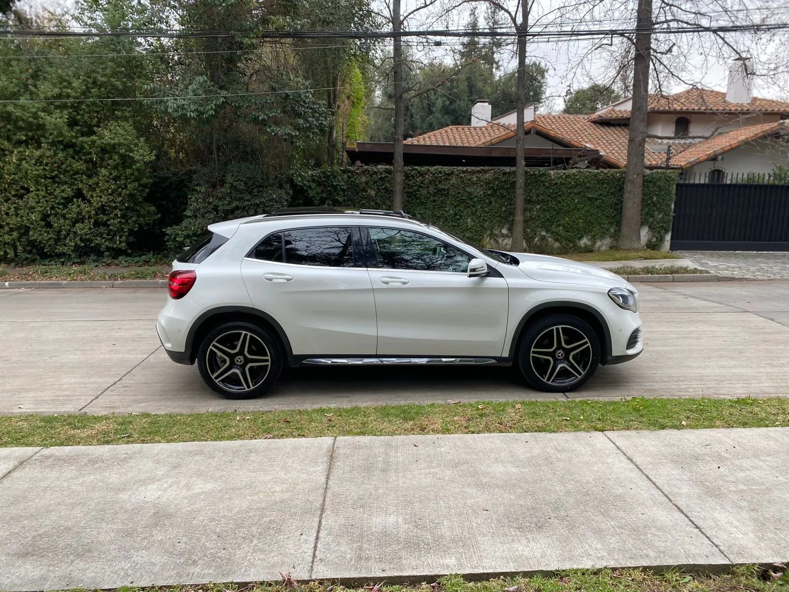 MERCEDES-BENZ GLA 220 2.1 CDI Diésel 4MATIC 4X4 AT 2019 - Imagen 12 de 20
