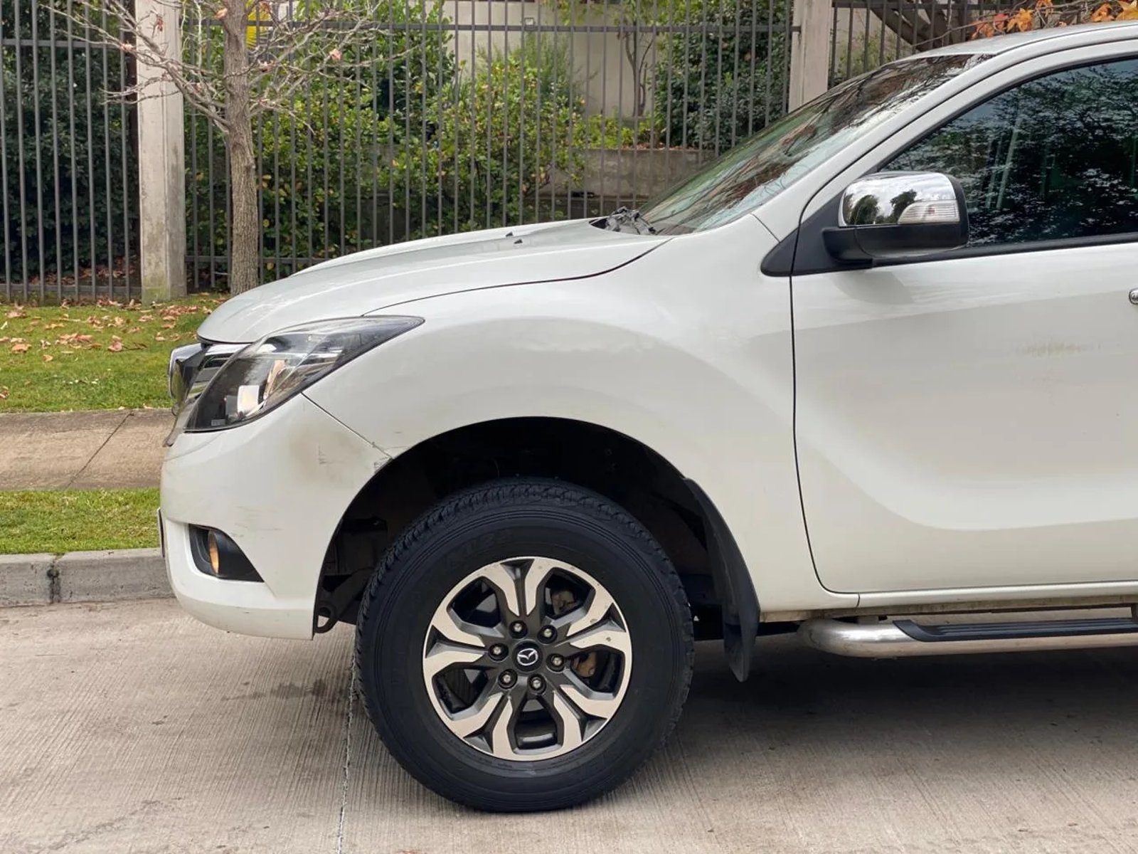 Mazda BT-50 2.2 SDX Diésel 4X4 Doble Cabina 6MT 2021 - Imagen 4 de 20