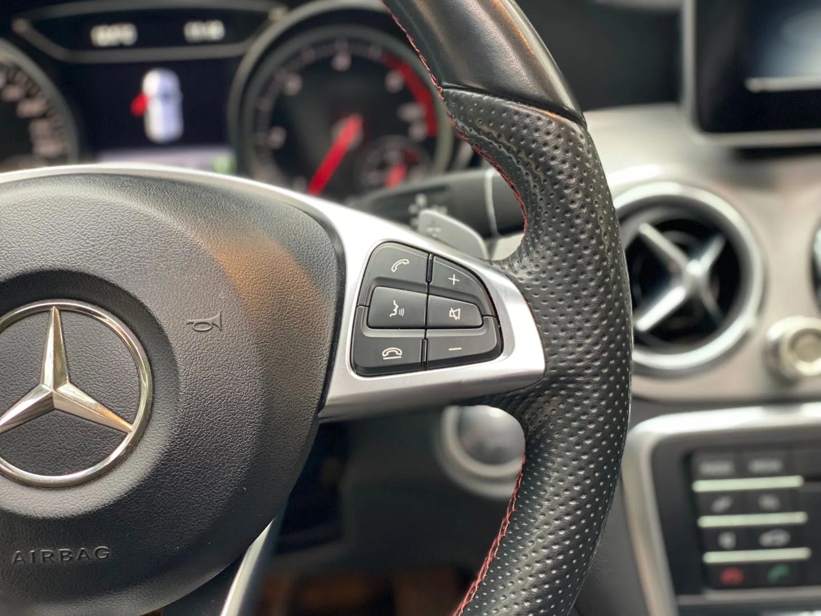 MERCEDES-BENZ GLA 220 2.1 CDI Diésel 4MATIC 4X4 AT 2019 - Imagen 20 de 20