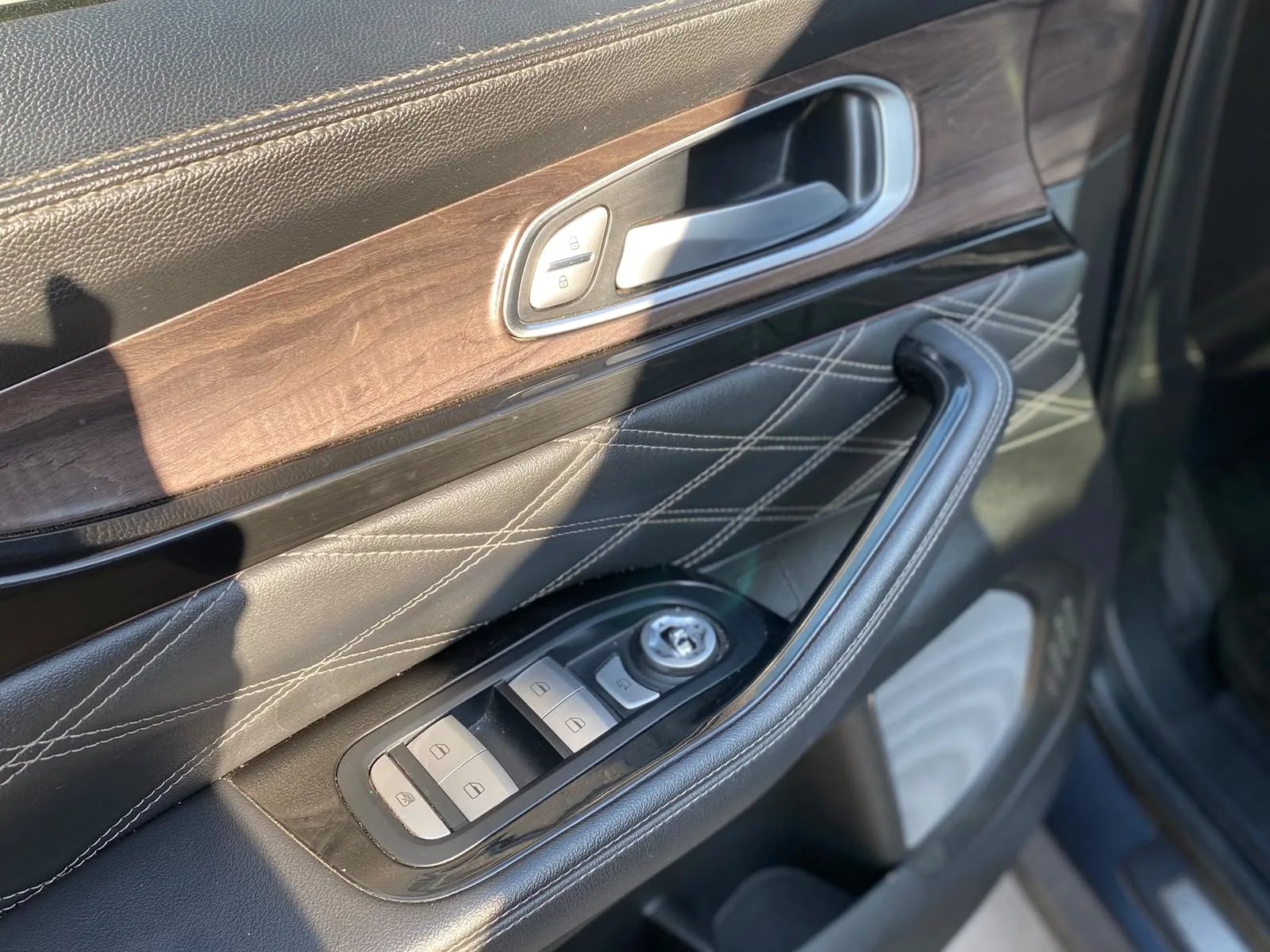 Exeed VX 2.0T Unlimited AWD DCT AT 2023 - Imagen 15 de 20