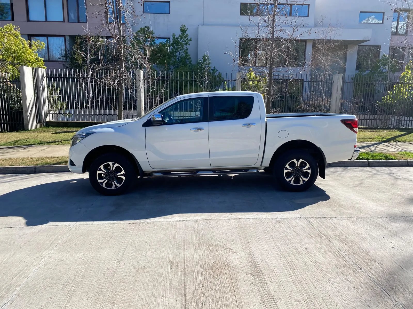 Mazda BT-50 3.2 SDX High Diésel 4X4 Doble Cabina 6AT 2021 - Foto 5 de 20