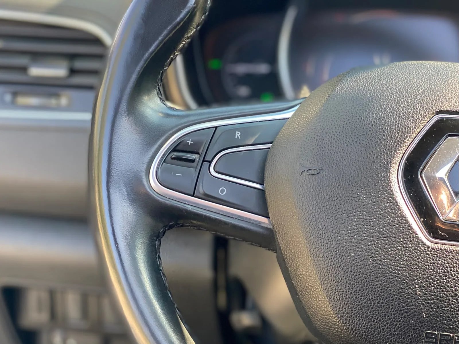 Renault Koleos 2.5 Intens 2WD AT 2022 - Imagen 18 de 20