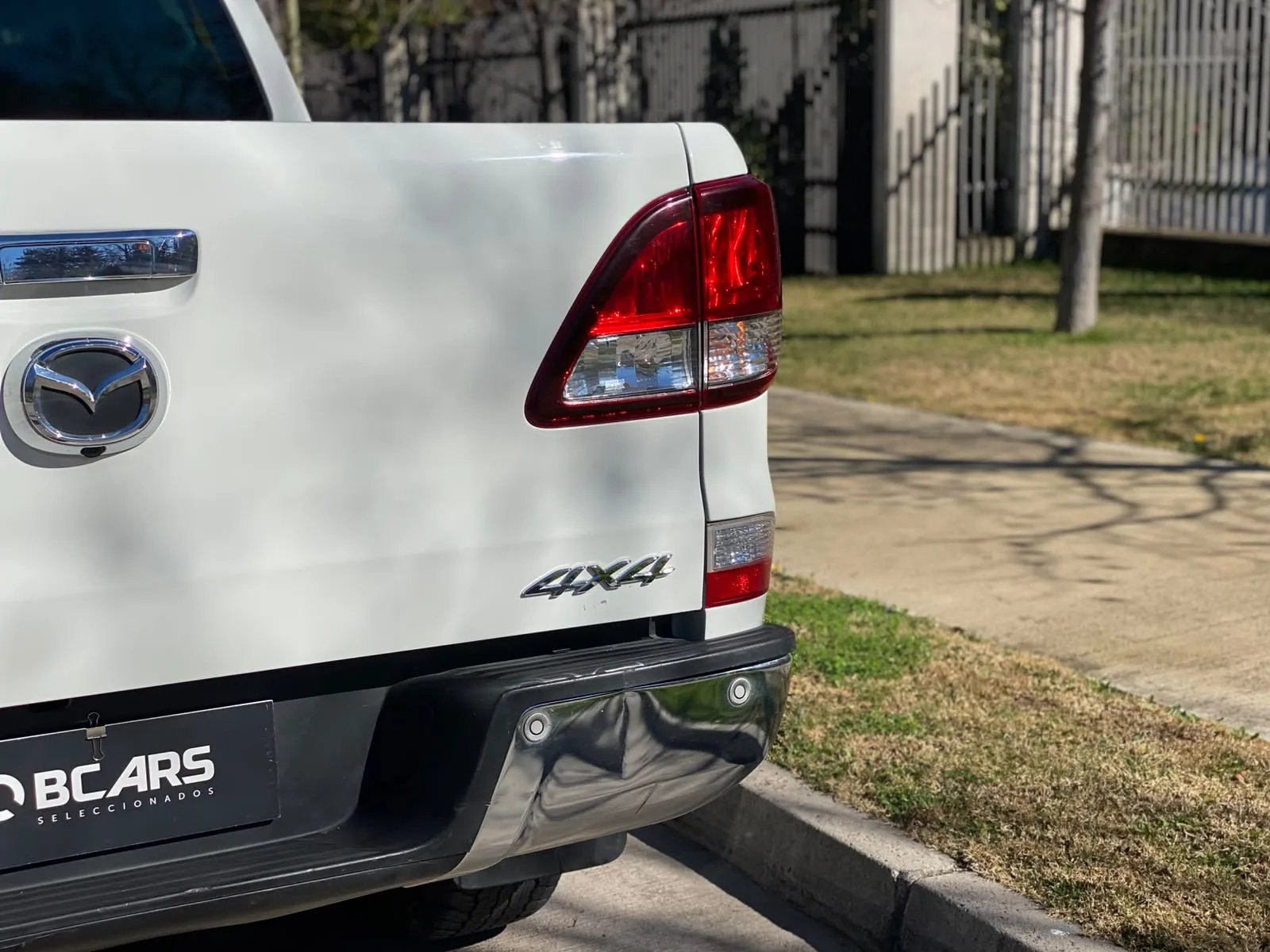 Mazda BT-50 3.2 SDX High Diésel 4X4 Doble Cabina 6AT 2021 - Imagen 9 de 20