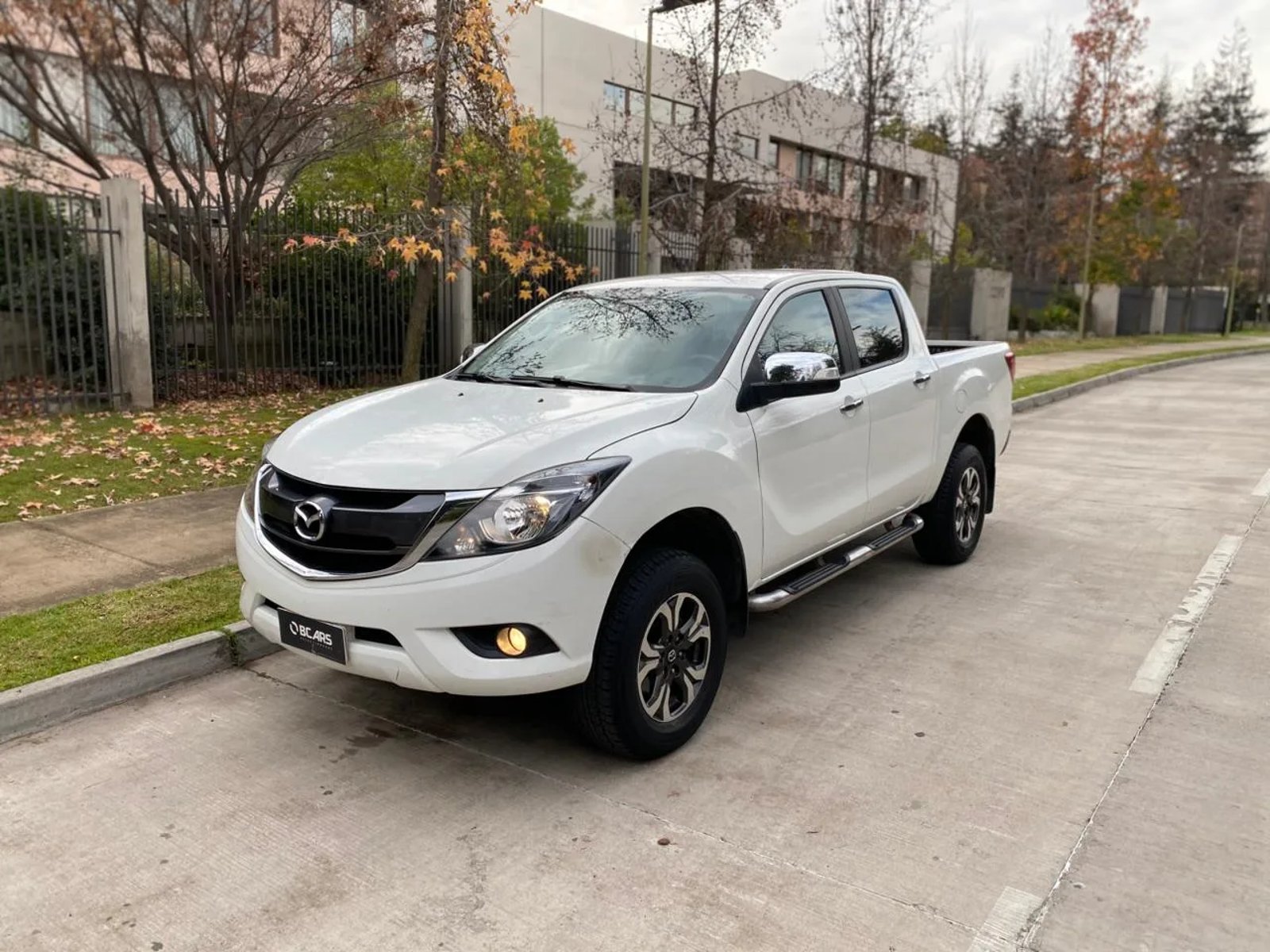 Mazda BT-50 2.2 SDX Diésel 4X4 Doble Cabina 6MT 2021 - Foto 2 de 20
