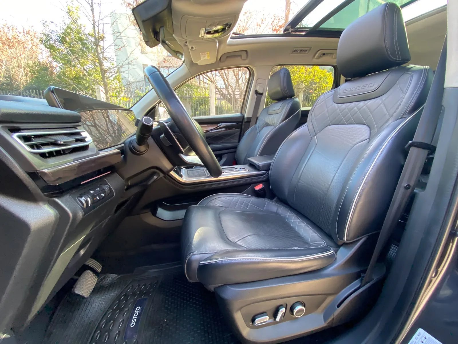 Exeed VX 2.0T Unlimited AWD DCT AT 2023 - Imagen 17 de 20