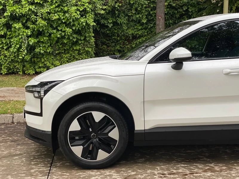 Volvo EX30 Eléctrico Core E40 4X2 AT 2025 - Imagen 4 de 20