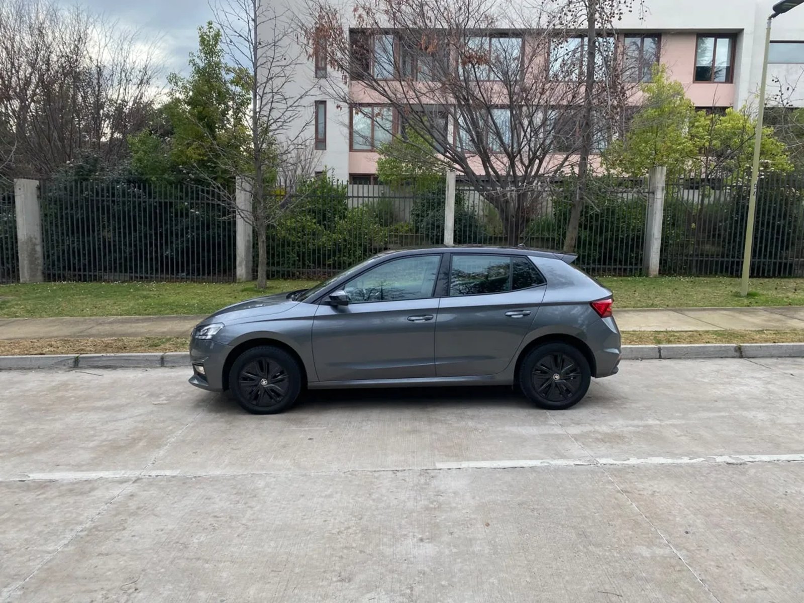 Skoda Fabia 1.0 Ambiente 4X2 HB MT 2023 - Imagen 5 de 20