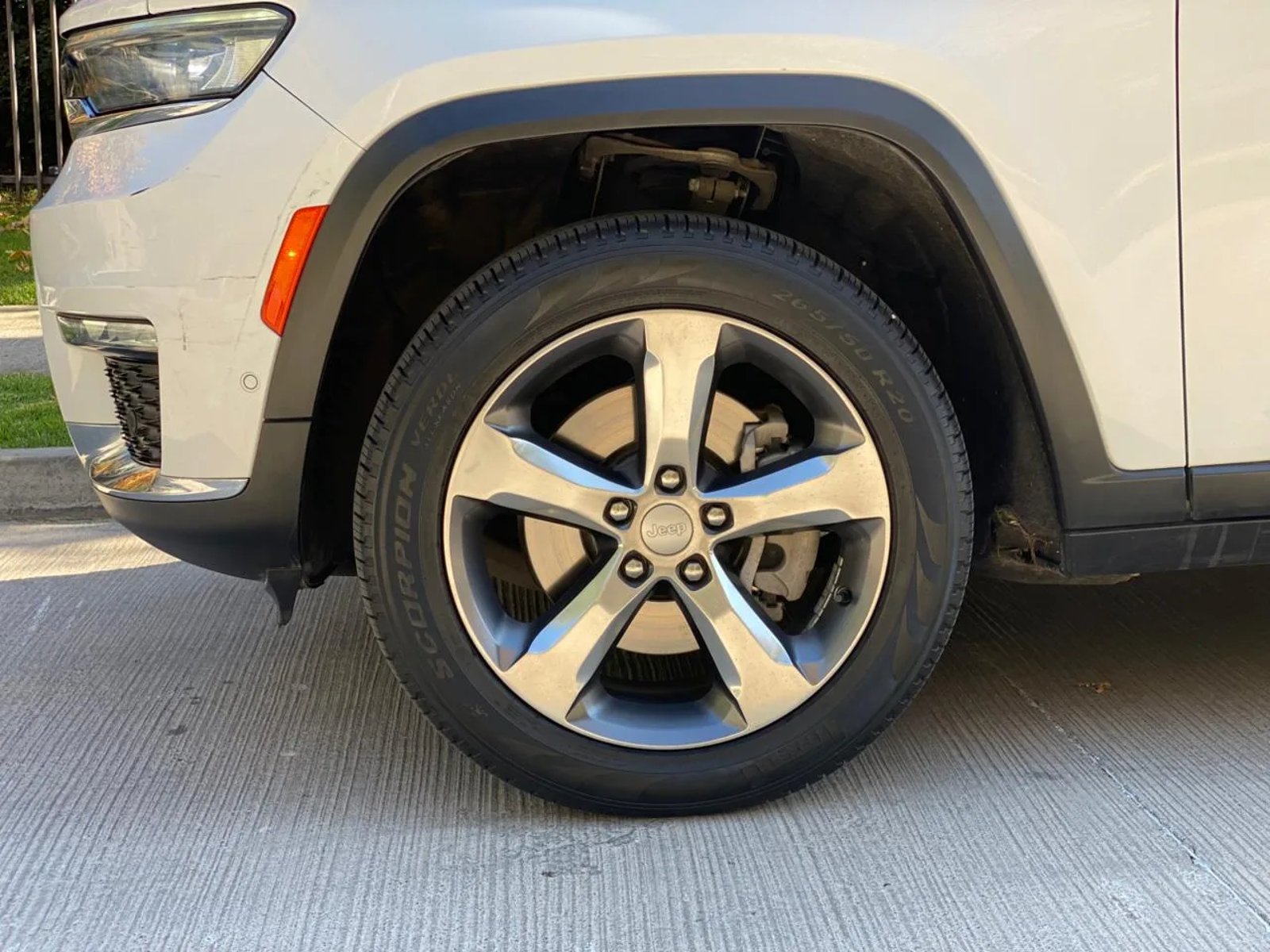 Jeep Grand Cherokee 3.6 Limited L Auto 4WD 2023 - Imagen 3 de 20