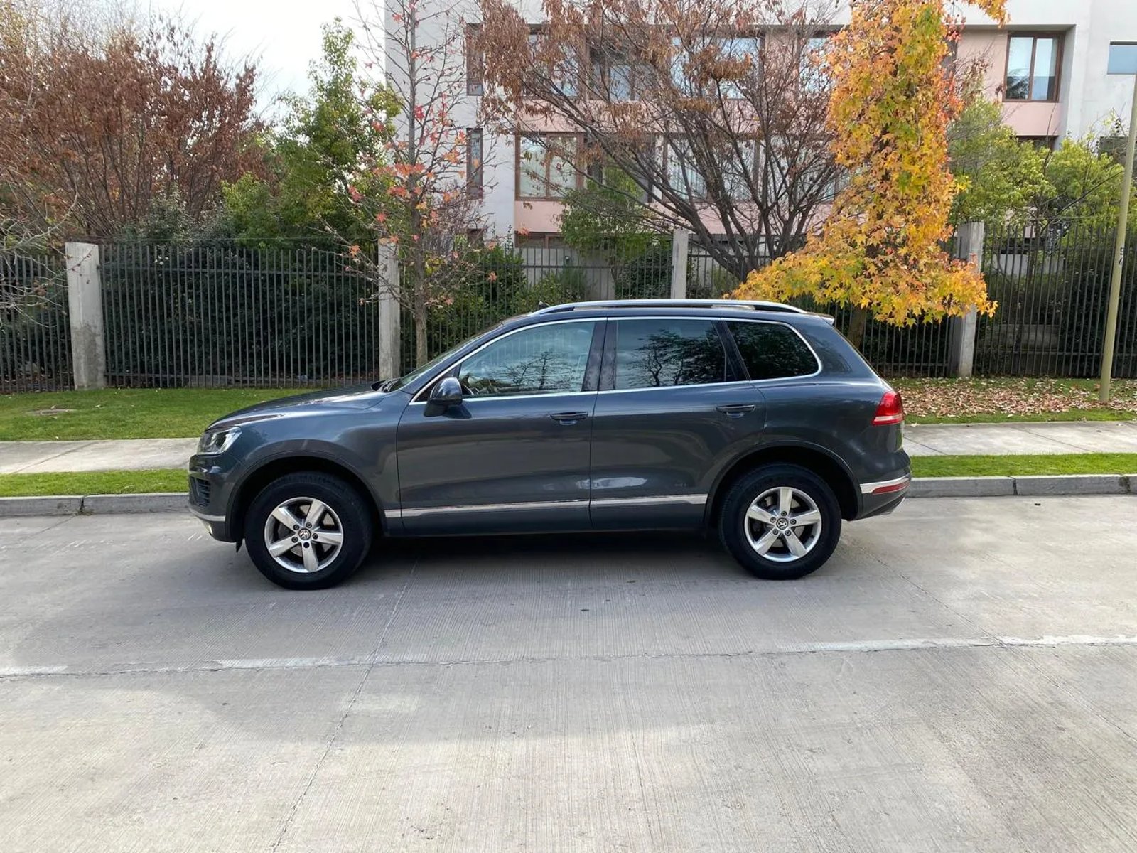 Volkswagen Touareg 3.0 TDI V6 Auto NAV 4WD 2016 - Foto 5 de 20