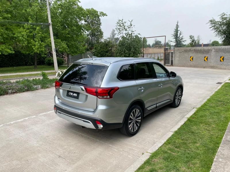 Mitsubishi Outlander 2.4 GLX 4X4 AT 2020 - Imagen 10 de 20