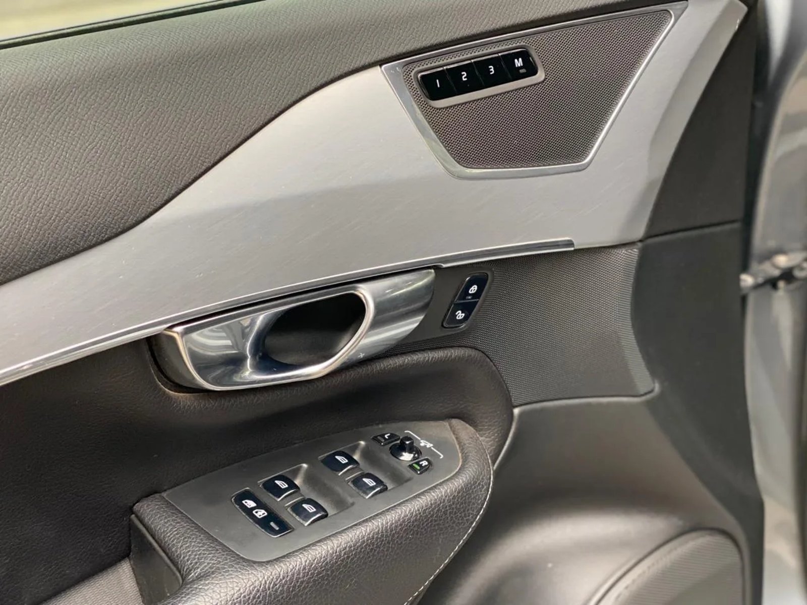 VOLVO XC90 2.0 T5 Momentum Kinetic Auto 4WD 2019 - Imagen 15 de 20