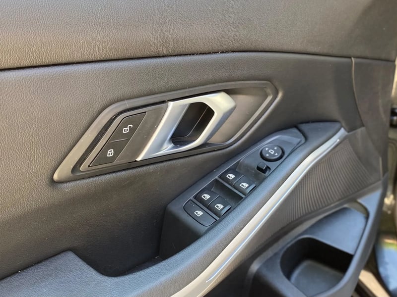 BMW 320i Urban LCI 4X2 AT 2025 - Imagen 15 de 20