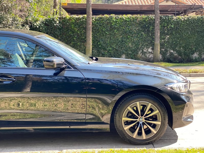 BMW 320i Urban LCI 4X2 AT 2025 - Imagen 12 de 20