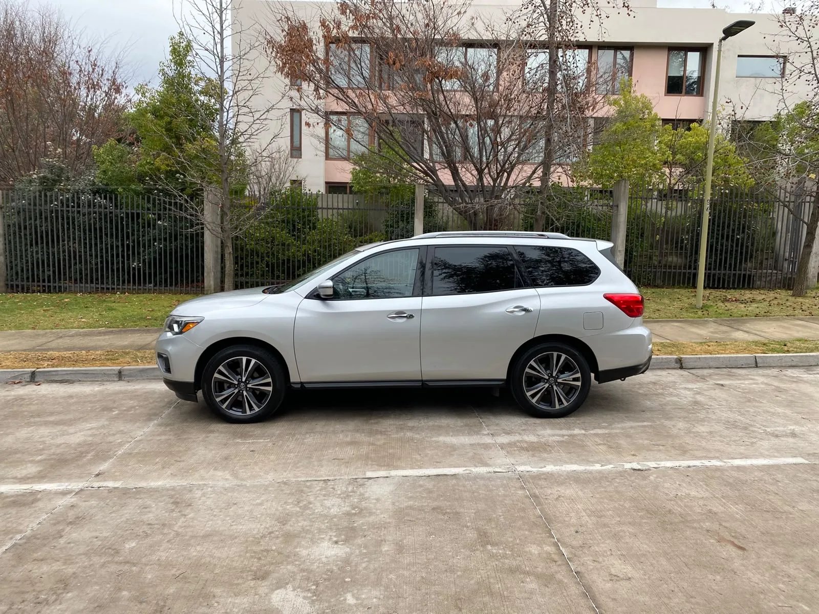 Nissan Pathfinder 3.5 Advance 4X2 CVT AT 2021 - Foto 5 de 20