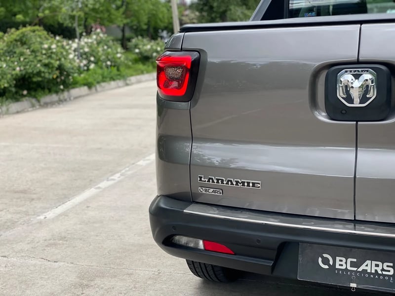 RAM 1000 2.0 Laramie 4X4 Doble Cabina AT 2021 - Imagen 7 de 20
