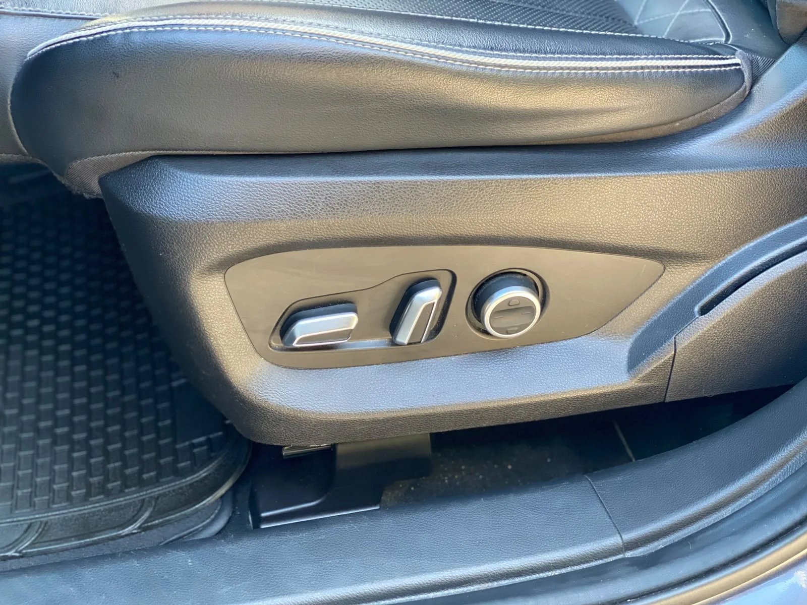 Exeed VX 2.0T Unlimited AWD DCT AT 2023 - Imagen 18 de 20