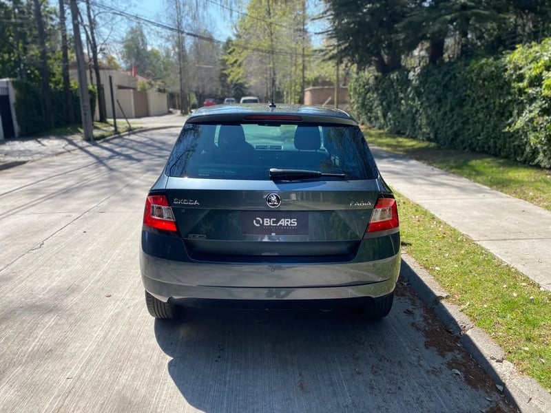 Skoda Fabia 1.0 TSI Active 4 2 MT 2018 - Imagen 8 de 16