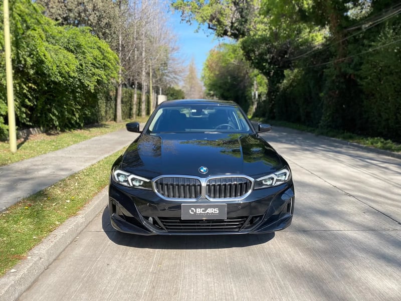 BMW 320i Urban LCI 4X2 AT 2025 - Imagen 14 de 20