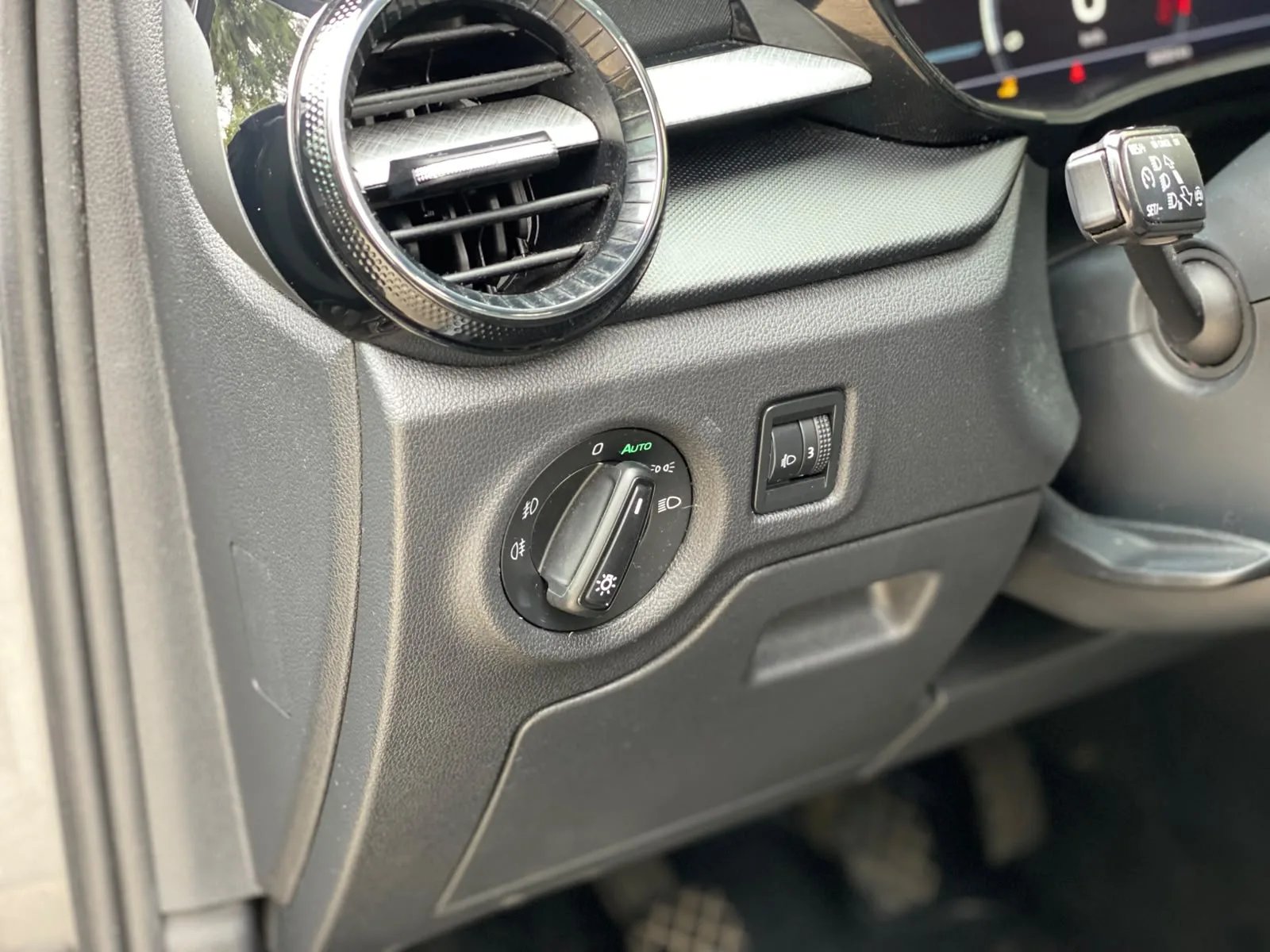 Skoda Fabia 1.0 Ambiente 4X2 HB MT 2023 - Imagen 16 de 20