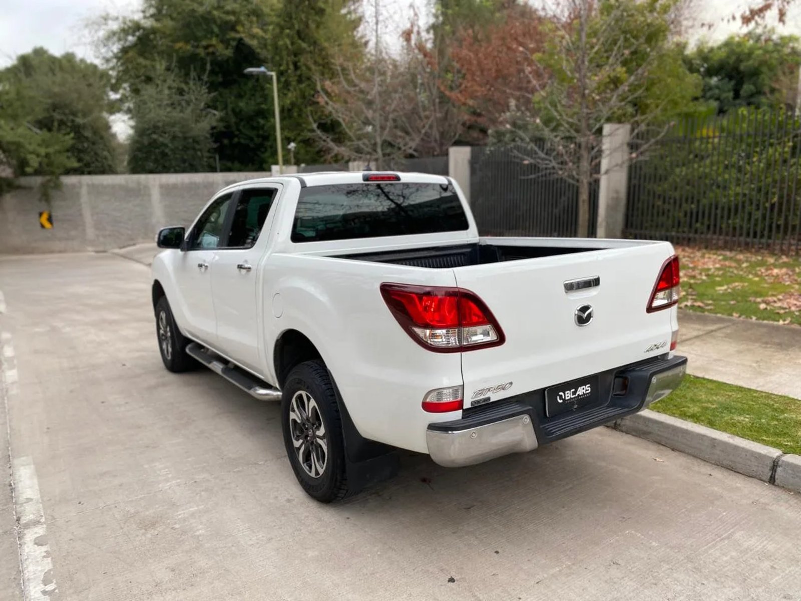 Mazda BT-50 2.2 SDX Diésel 4X4 Doble Cabina 6MT 2021 - Imagen 6 de 20
