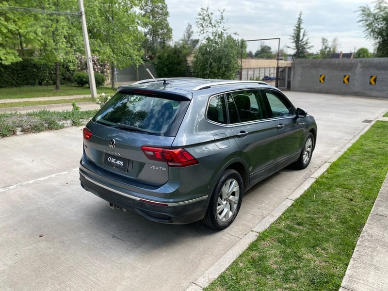 Volkswagen Tiguan 1.4 TSI Comfortline 4X2 AT 2023 - Imagen 9 de 20
